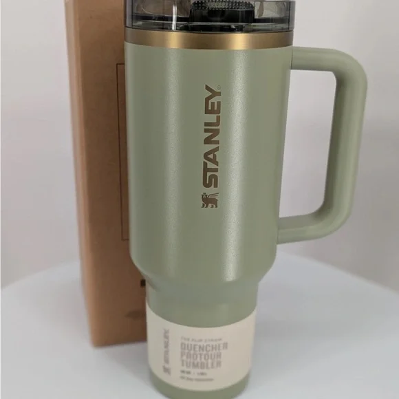 Stanley tumbler Quencher 40oz Sage green . Pro tour Flip top . New in the box - Picture 5 of 5